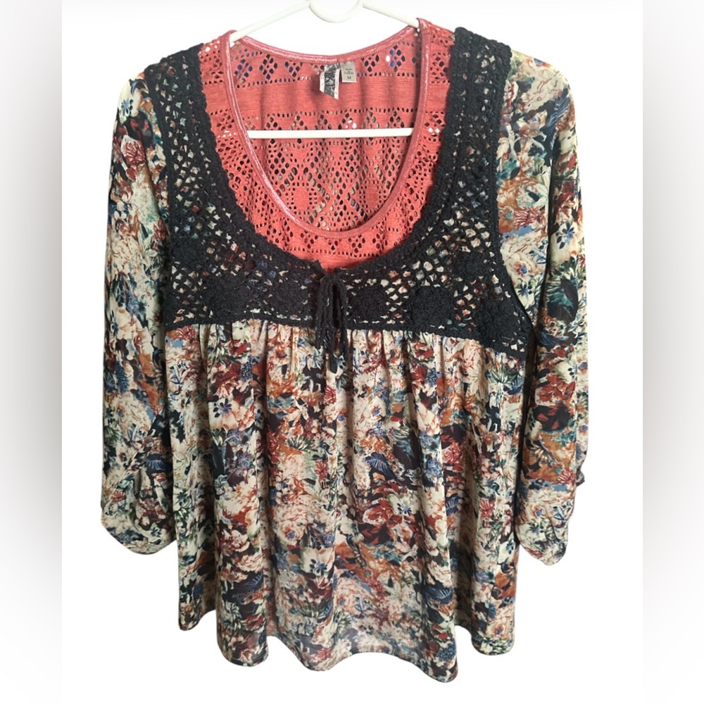 BKE EUC 2 pcs Black and Coral Floral Blouse & Burnt Orange Tank Top